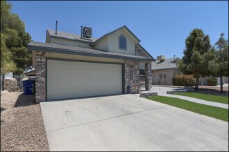 11481 Lone Wolf Cir in El Paso, TX - Building Photo - Building Photo