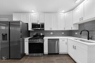 700 S Loomis St in Chicago, IL - Foto de edificio - Building Photo