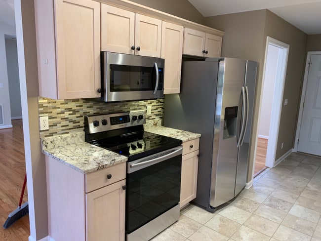 111 Chestnut Ln in Hendersonville, NC - Building Photo - Building Photo