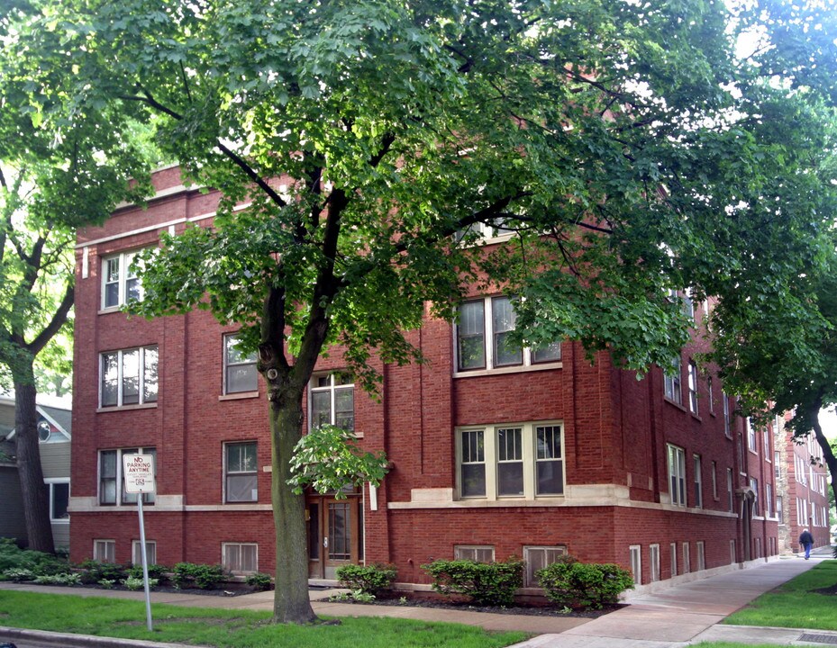 1675-1677 W Olive Ave in Chicago, IL - Building Photo