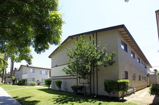 Juno Apartments in Anaheim, CA - Building Photo