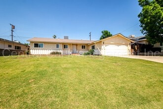 2418 San Pablo Ave in Bakersfield, CA - Building Photo - Building Photo