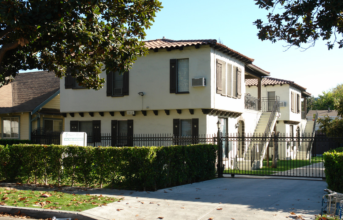 1012 E Garfield Ave in Glendale, CA - Building Photo