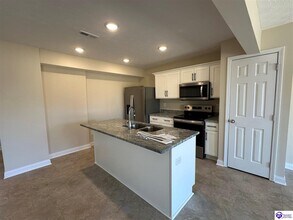 214 Dixon Cir in Vine Grove, KY - Building Photo - Building Photo