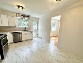 14 Wendy Ln in Burnt Hills, NY - Building Photo - Building Photo