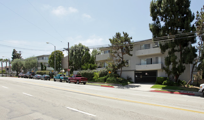 Carrousel 2 in Redondo Beach, CA - Building Photo - Building Photo