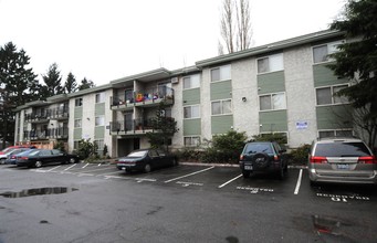 Bluestone Apartments in Shoreline, WA - Building Photo - Building Photo