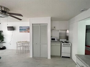 1635 Omaha St in Palm Harbor, FL - Building Photo - Building Photo