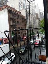 354 W 37th St in New York, NY - Building Photo