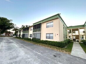 4147 NW 90th Ave in Coral Springs, FL - Foto de edificio - Building Photo