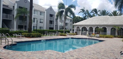 11145 SW 6th St, Unit 303 in Pembroke Pines, FL - Foto de edificio - Building Photo