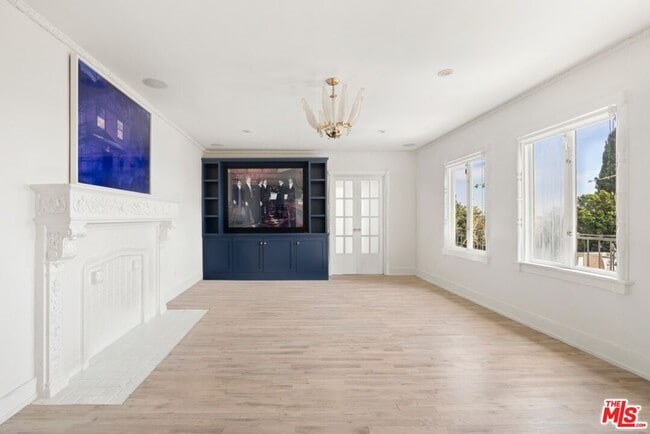 6650 Whitley Terrace in Los Angeles, CA - Building Photo - Building Photo