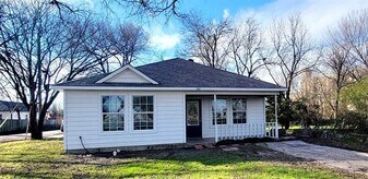 3112 Travis St in Greenville, TX - Building Photo