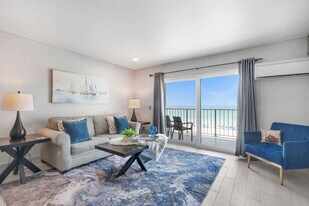 8743 Thomas Dr in Panama City Beach, FL - Building Photo