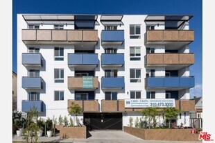 4909 Rosewood Ave in Los Angeles, CA - Building Photo