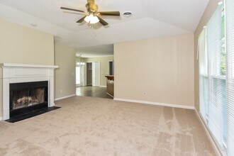 631 Folkstone Rd in Columbia, SC - Foto de edificio - Building Photo