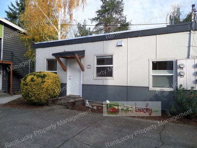 2110-2116 NE 85th St in Seattle, WA - Foto de edificio - Building Photo