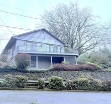 3919 SW Mt Adams Dr in Portland, OR - Building Photo
