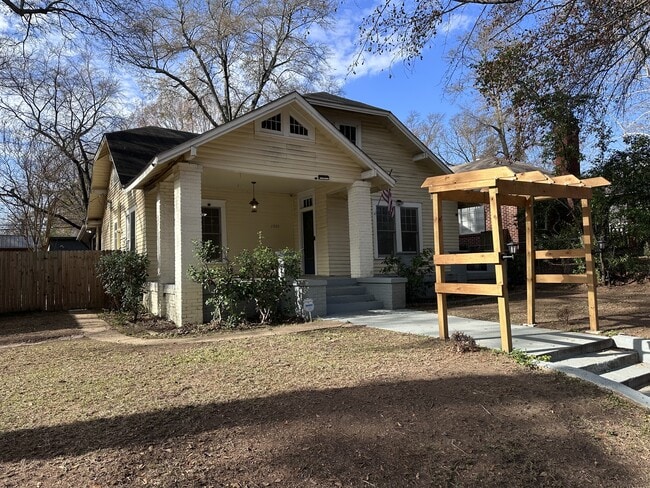 property at 1805 Pecan St