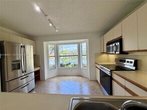 12619 NW 11th Pl in Sunrise, FL - Building Photo - Building Photo