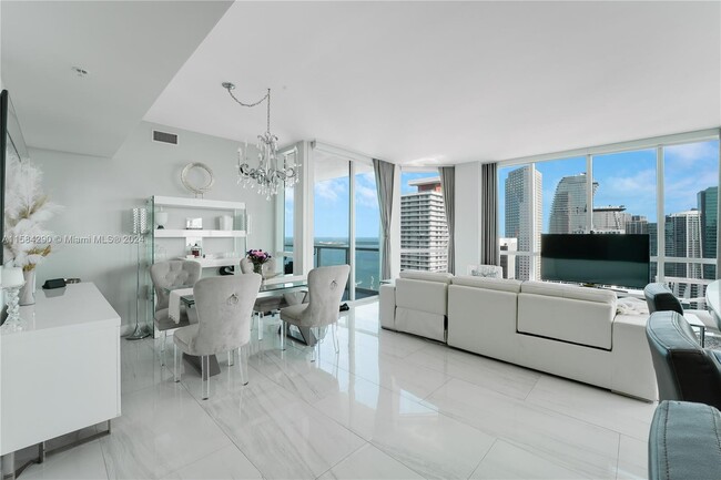 253 NE 2nd St, Unit 4408 in Miami, FL - Foto de edificio - Building Photo