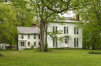 152 Main St in Hoosick Falls, NY - Building Photo - Primary Photo