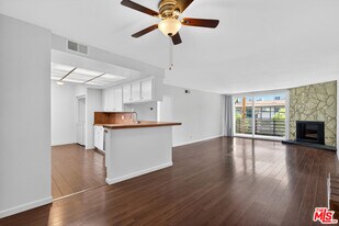 11706 Montana Ave in Los Angeles, CA - Building Photo