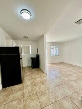 1920 NW 29th St in Miami, FL - Foto de edificio - Building Photo