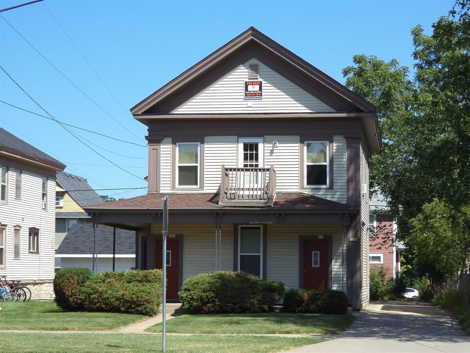 518 Church Ave, Unit 518A in Oshkosh, WI - Foto de edificio