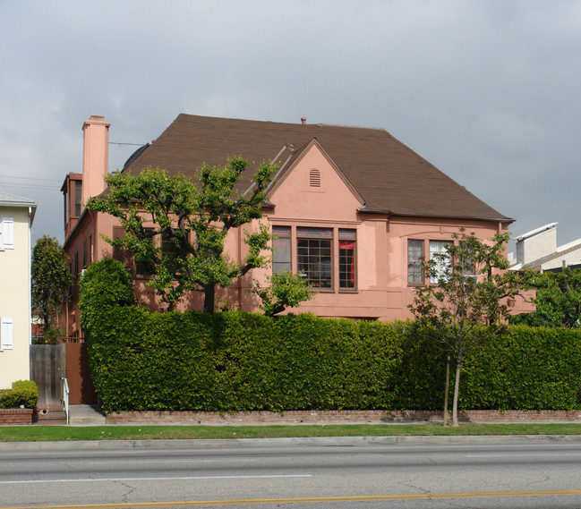 9517 W Olympic Blvd in Beverly Hills, CA - Building Photo - Building Photo