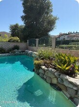 379 S Greenway Ave in Thousand Oaks, CA - Building Photo - Building Photo