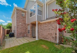 545 Southridge Way in Irving, TX - Foto de edificio - Building Photo