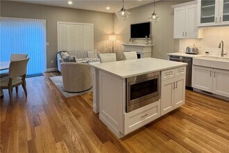 25 Franklin Rd in East Greenwich, RI - Building Photo - Building Photo