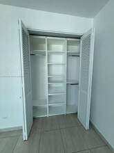 5005 Collins Ave, Unit 12B in Miami Beach, FL - Building Photo - Building Photo