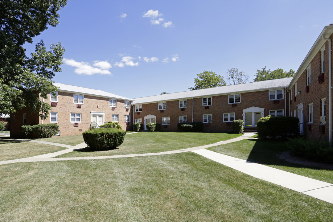 Runnymede Gardens in Verona, NJ - Building Photo