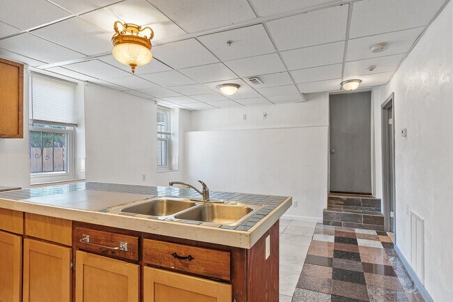 40 Aetna St