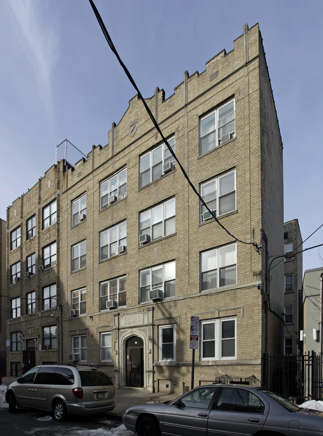 135 Van Wagenen Ave in Jersey City, NJ - Building Photo - Building Photo