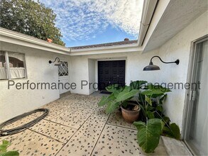 6001 Hesketh Dr in Bakersfield, CA - Building Photo - Building Photo