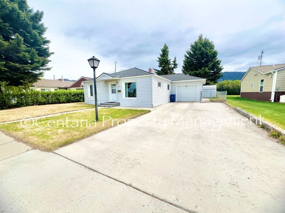 2202 Massachusetts Ave in Butte, MT - Building Photo