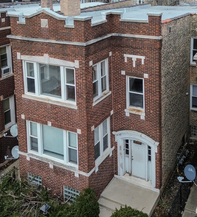 5542 W Gladys Ave in Chicago, IL - Building Photo - Building Photo