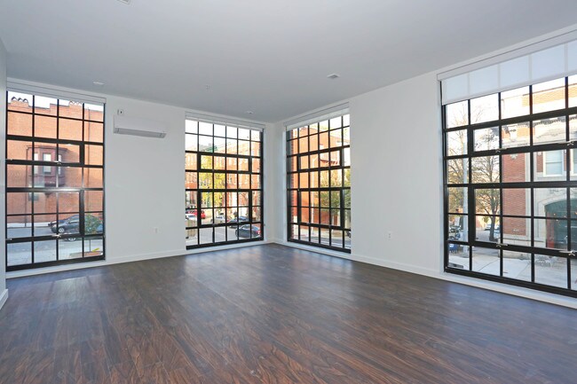 824 N Calvert St in Baltimore, MD - Foto de edificio - Interior Photo