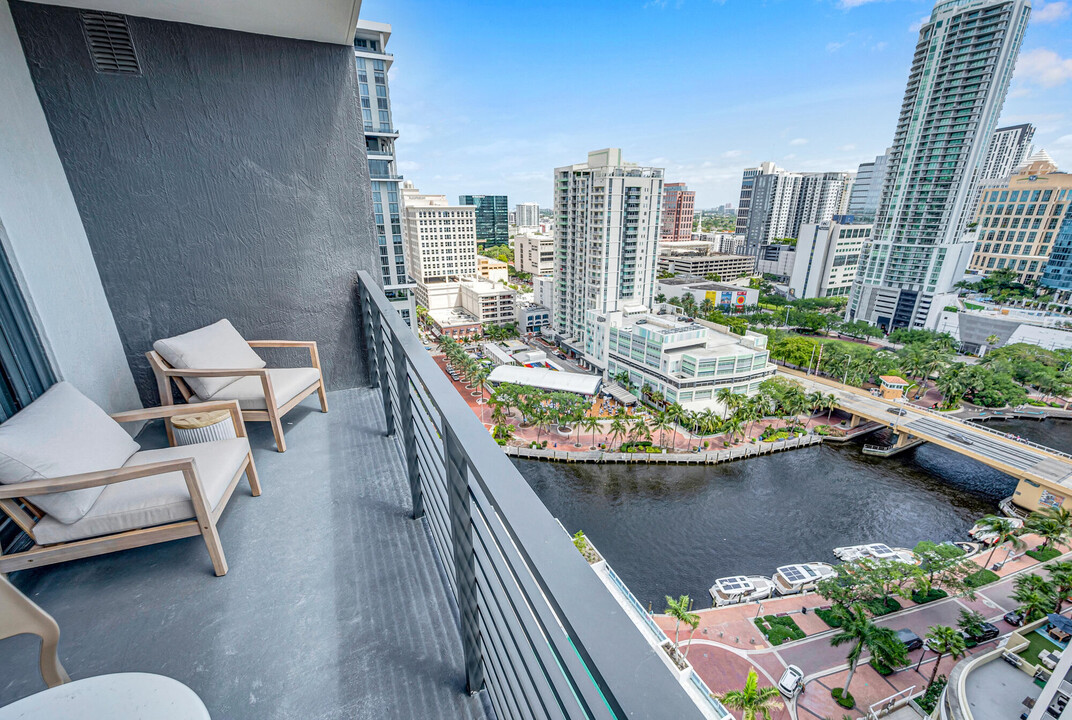 Harbour at New River in Fort Lauderdale, FL - Foto de edificio