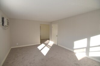 252 Hartwell Ave, Unit 1 in Cincinnati, OH - Foto de edificio - Building Photo