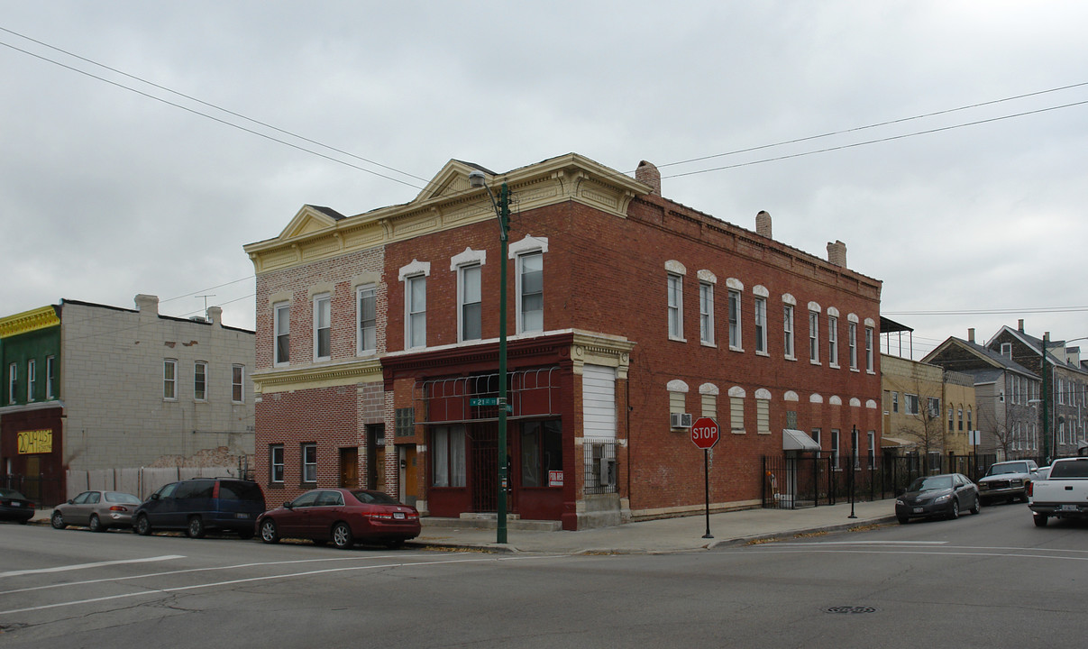 2057 W 21st St in Chicago, IL - Building Photo