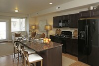 Solameer Townhomes in Herriman, UT - Foto de edificio - Interior Photo