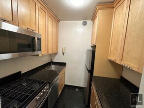 EAST 55 STREET, Unit 6A in New York, NY - Building Photo - Building Photo