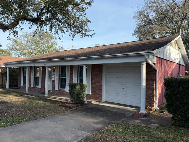 7 Maple Ln in Galveston, TX - Building Photo - Building Photo