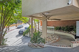 2266 Cazador Dr in Los Angeles, CA - Building Photo - Building Photo
