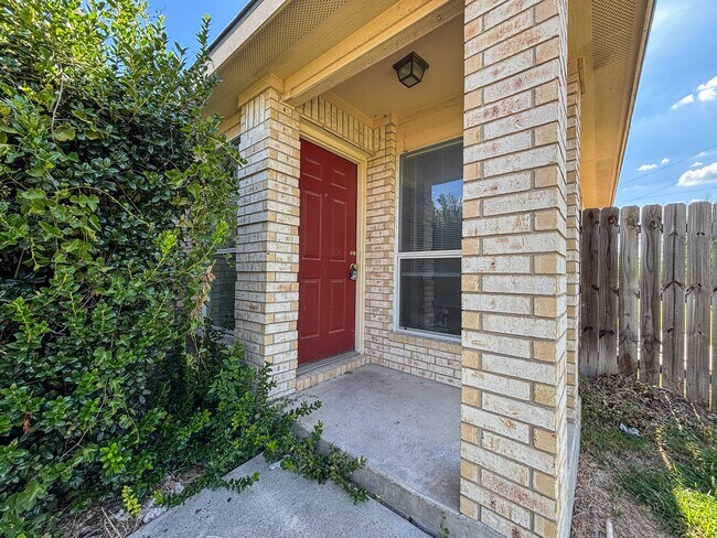 105 Long Ln in New Braunfels, TX - Building Photo - Building Photo