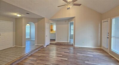 2120 Zephyr Ln in Round Rock, TX - Foto de edificio - Building Photo